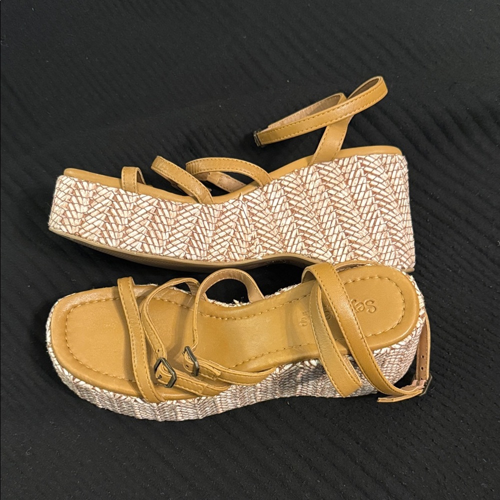 Stylish Tan Platform Sandals